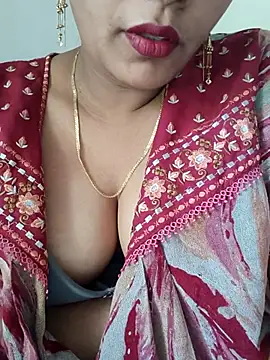 Snapshot of samitasharma chatting on April 2026 05:44:02 AM samitasharma online show from April 2026 05:44:02 AM