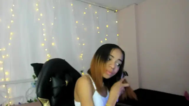 Abigail Wilson  online show from February 2025 08:28:01 PM