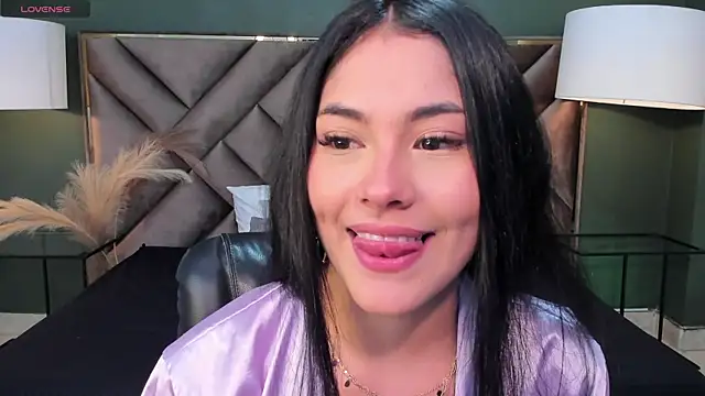 Mia Elowen online show from February 2025 08:53:02 PM