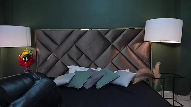 Mia Elowen online show from March 2025 11:18:02 PM