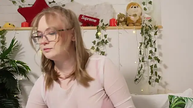 MonicaAsis online show from March 2025 06:12:02 PM