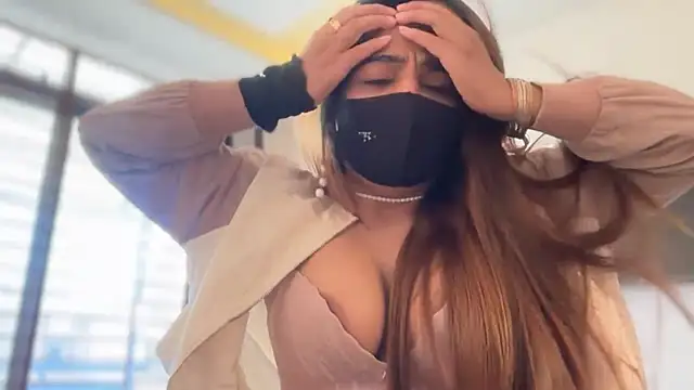 Hotty-Sana online show from December 2025 06:33:01 AM