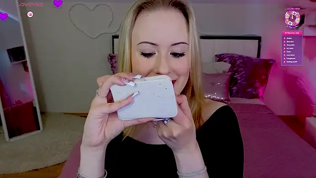 SashaBrooks online show from April 2026 02:09:02 PM