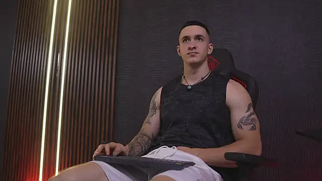 JacksonOlsenn online show from April 2026 08:42:02 PM