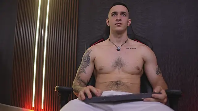 JacksonOlsenn online show from April 2026 09:39:33 PM