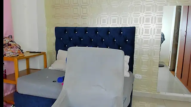 evelyn wine online show from January 2025 08:00:01 PM