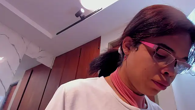 evelyn wine online show from October 2025 01:14:01 PM