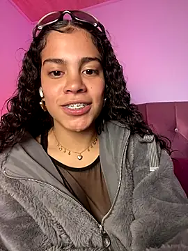 NINA 18 YEARS online show from October 2025 11:39:02 PM