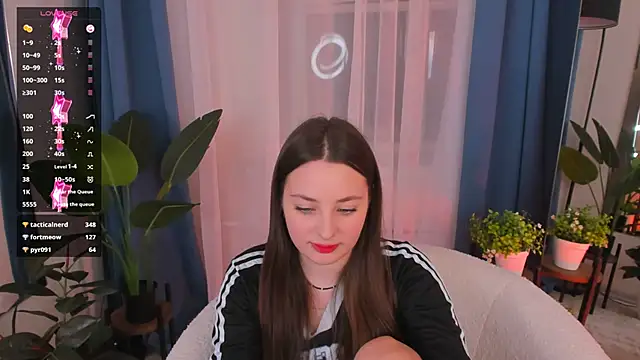 MoonLissa online show from December 2024 01:40:01 PM