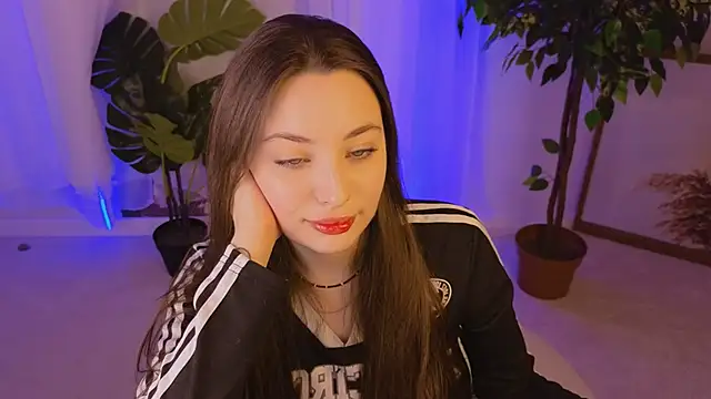 MoonLissa online show from December 2024 01:00:02 PM