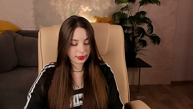 MoonLissa online show from December 2024 01:43:02 PM