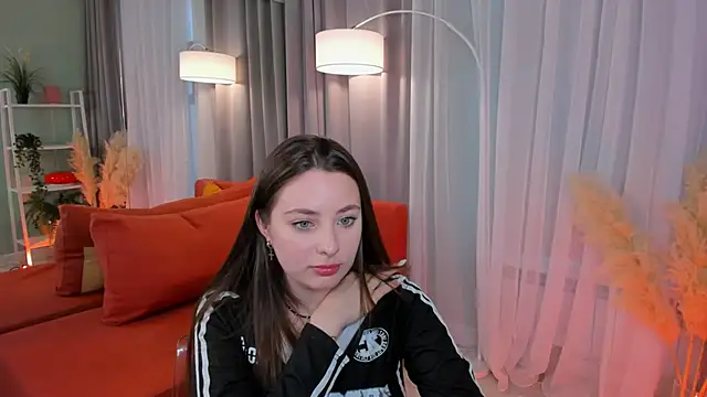 MoonLissa online show from February 2025 04:00:02 PM