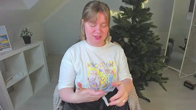 Kira Citro online show from December 2024 03:24:02 PM