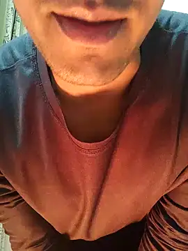 Snapshot of Wild-Honey chatting on December 2024 01:05:01 AM Wild-Honey online show from December 2024 01:05:01 AM