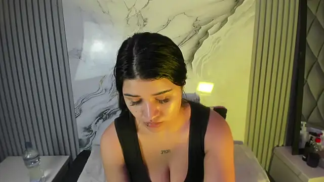 Snapshot of venusowen_ chatting on February 2026 12:14:02 PM venusowen online show from February 2026 12:14:02 PM