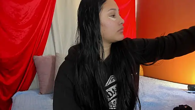 Little Ivy online show from November 2025 07:04:02 PM