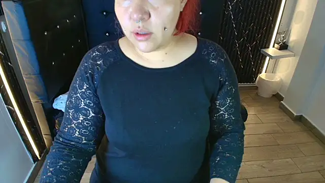 Bruja  Scarlata online show from November 2025 10:14:02 AM