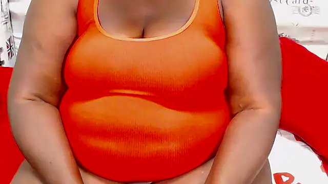 Snapshot of Honeybumsx32 chatting on April 2026 07:18:01 PM Honeybumsx32 online show from April 2026 07:18:01 PM