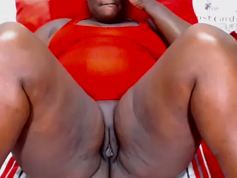 Snapshot of Honeybumsx32 chatting on May 2026 06:04:02 PM Honeybumsx32 online show from May 2026 06:04:02 PM