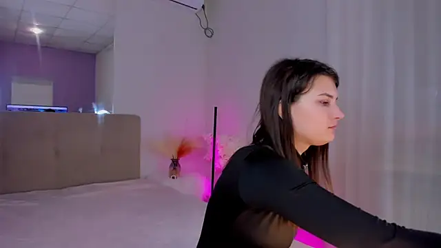 Laura Leee online show from March 2025 06:30:01 AM