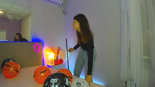 Laura Leee online show from October 2025 05:29:02 AM