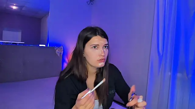 Laura Leee online show from May 2026 05:02:02 AM