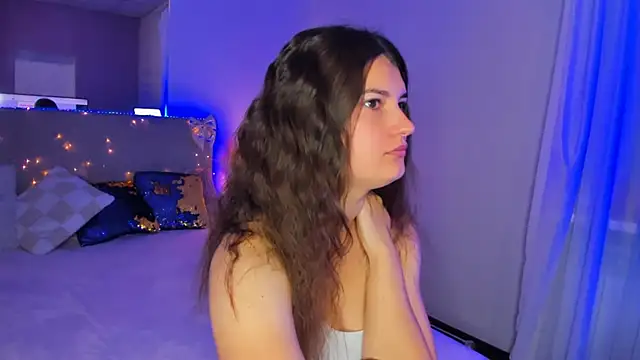 Snapshot of Laura_Leee chatting on June 2026 05:33:02 AM Laura Leee online show from June 2026 05:33:02 AM