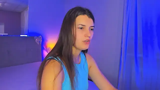 Snapshot of Laura_Leee chatting on July 2026 05:00:02 AM Laura Leee online show from July 2026 05:00:02 AM