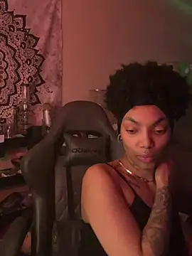 Snapshot of butterflybootyy chatting on December 2024 03:52:02 AM butterflybootyy online show from December 2024 03:52:02 AM