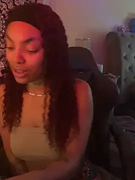 Snapshot of butterflybootyy chatting on December 2024 02:16:02 PM butterflybootyy online show from December 2024 02:16:02 PM