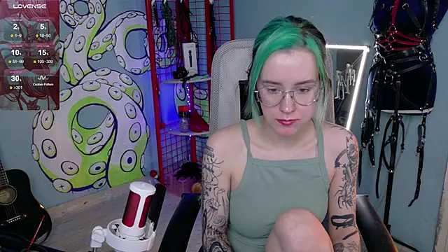 Snapshot of Cumpotik_Eve chatting on February 2026 04:42:02 AM Cumpotik Eve online show from February 2026 04:42:02 AM