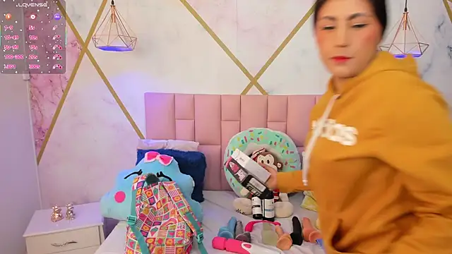 lizortiz online show from December 2025 06:24:02 PM