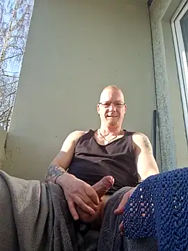 Snapshot of Maiki82 chatting on March 2025 08:28:02 AM Maiki82 online show from March 2025 08:28:02 AM