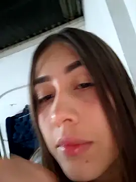 Snapshot of Maralains chatting on May 2026 06:21:03 AM Maralains online show from May 2026 06:21:03 AM