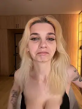 Snapshot of LoveLuna_ chatting on July 2026 09:43:01 PM LoveLuna online show from July 2026 09:43:01 PM
