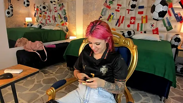 Snapshot of MelaniieRoux chatting on July 2026 05:08:02 PM MelaniieRoux online show from July 2026 05:08:02 PM