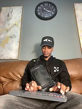 AaronCruz  online show from December 2024 01:49:02 PM