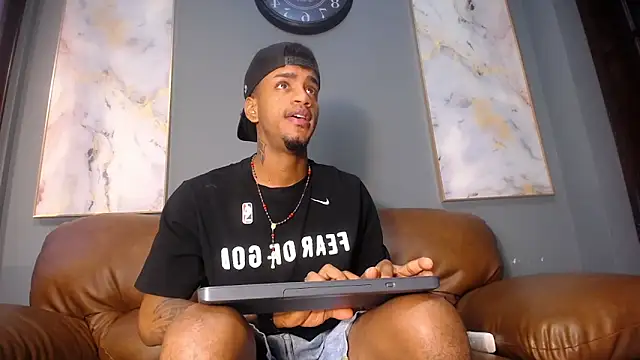 AaronCruz  online show from January 2025 01:36:02 PM