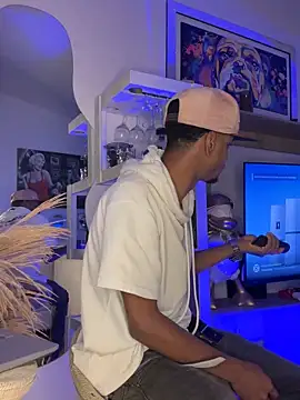 AaronCruz  online show from October 2025 06:01:02 AM