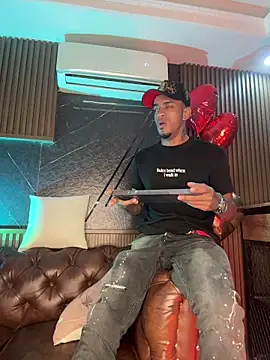 AaronCruz  online show from February 2026 04:42:02 AM