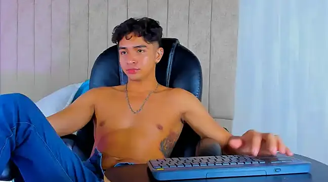 Snapshot of Muichiro_tokito1 chatting on March 2025 04:28:01 AM Muichiro tokito1 online show from March 2025 04:28:01 AM