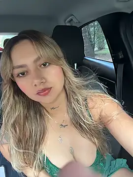 Snapshot of amanda-medrano1 chatting on May 2026 01:40:01 PM amanda-medrano1 online show from May 2026 01:40:01 PM