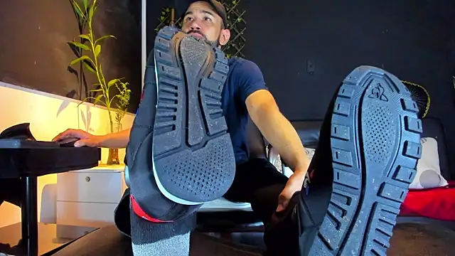 alessandro wye online show from February 2026 02:52:02 AM