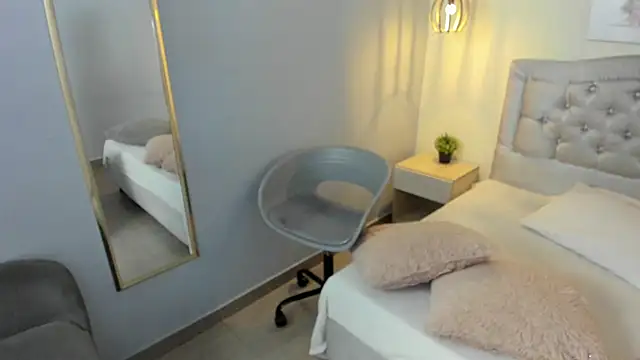Snapshot of escarleth__ chatting on July 2026 02:45:02 PM escarleth online show from July 2026 02:45:02 PM