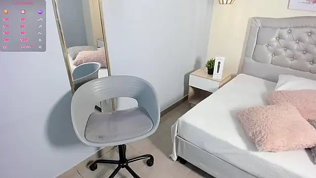 Snapshot of escarleth__ chatting on July 2026 01:30:01 PM escarleth online show from July 2026 01:30:01 PM
