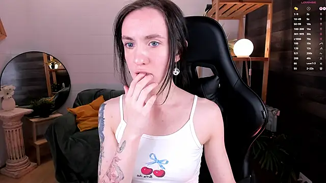 Snapshot of Dearly_kitty chatting on May 2026 01:08:02 PM Dearly kitty online show from May 2026 01:08:02 PM