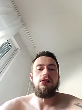 wariacik0024 online show from April 2026 04:04:02 PM