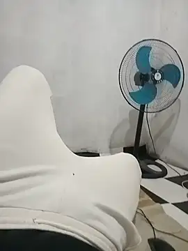 izinjamfee2 online show from March 2026 04:00:01 PM