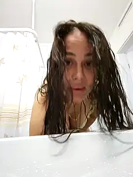 Liilii22 online show from December 2024 01:22:01 PM