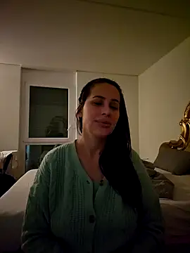 Liilii22 online show from February 2025 09:40:01 PM